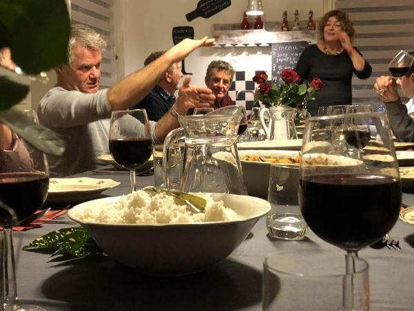 aanschuiftafel, bijpassende wijn, thee, drie gangen diner